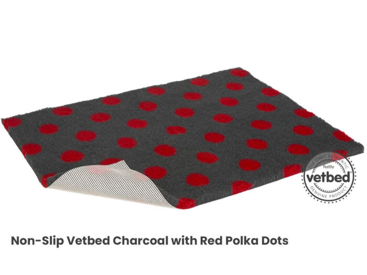 VetBed Nonslip liggematte med røde prikker på charcoal bunn.