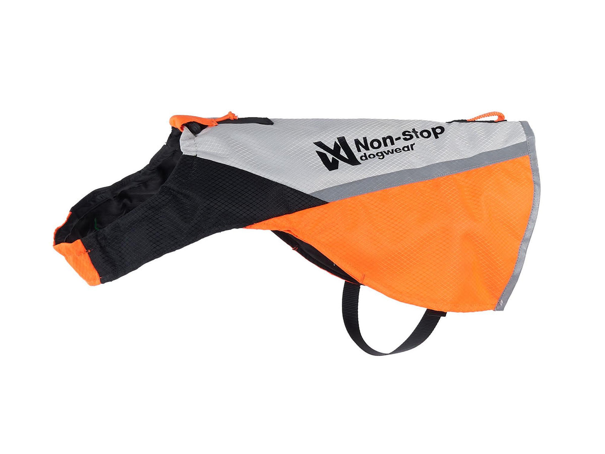 Non-stop dogwear Protector cover 2.0 synlighetsdekken – Oransje – modellen vist i annen farge